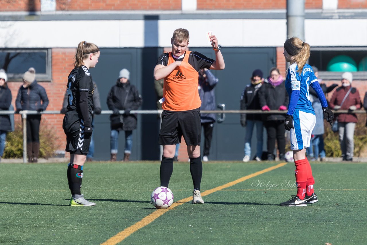 Bild 143 - B-Juniorinnen Halbfinale SVHU - Holstein Kiel : Ergebnis: 3:0